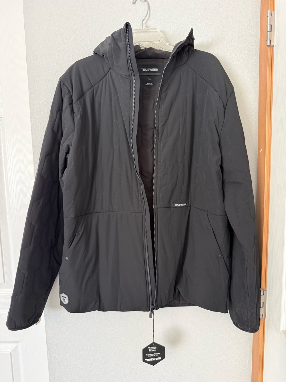 Truewerk Men's Black Insulated Lightweight Hooded Jacket
